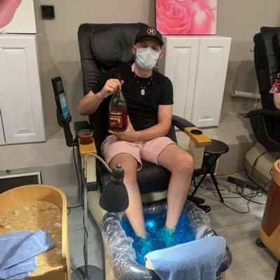 Non-stop Pedicure Party!