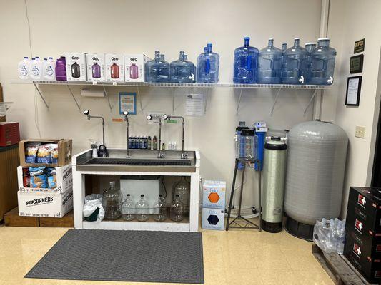 Water on Tap Center with both Deionized and Reverse Osmosis Water Refills