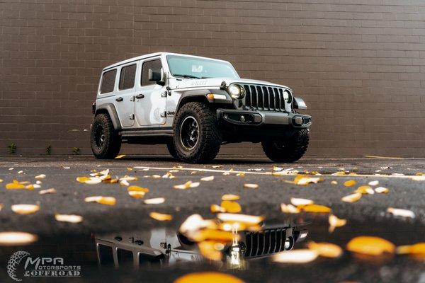 Rough Country 2.5" Lift Kit Installed on 2021 Jeep Wrangler