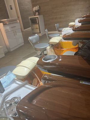 10 pedicure chairs total