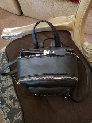 Defected zippers backpack/purse purchased on 2/25/19.  Just over 90 days old.