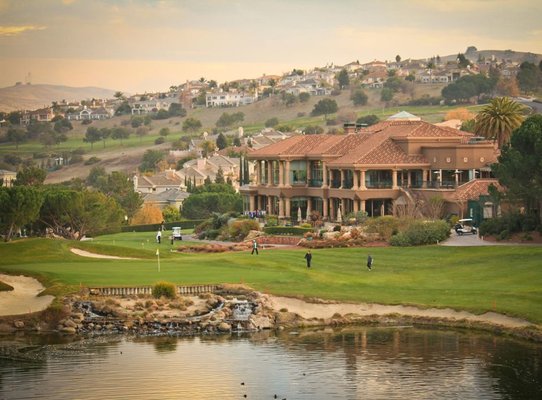 Silver Creek Valley Club House & 18th Green