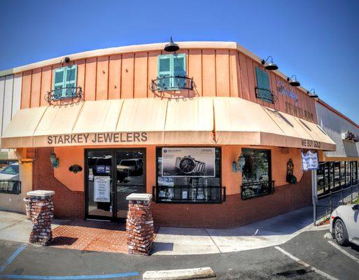 Front entrance at Starkeys Jewelers