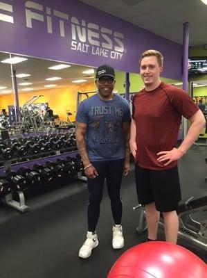 Personal Trainer Giovanni Elmore with client