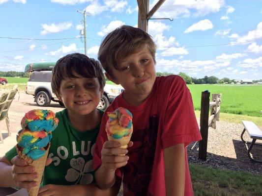 Check out the "medium" on the left. 3 scoops. Can't imagine what a large looks like.