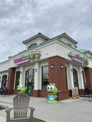 sweetFrog Premium Frozen Yogurt