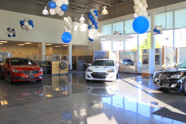 Herb Chambers Hyundai of Auburn - Showroom