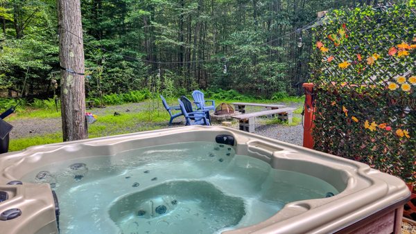 Hot tub at Arrowhead Lake cabin