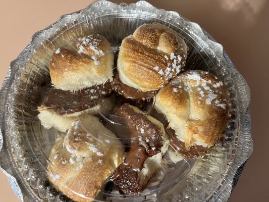 Nutella knots