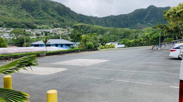 Parking lot with the beautiful Manoa Valley serving as the backdrop