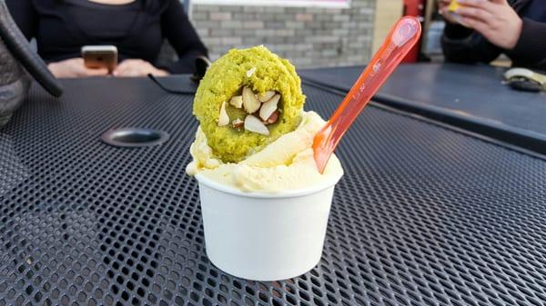 Short bread gelato with pistachio cookie