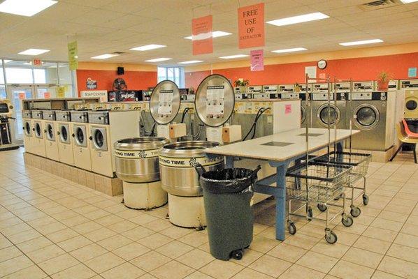 Downtown Laundromat Extractors