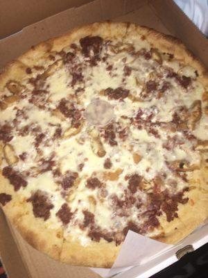 Large chicken bacon ranch pizza