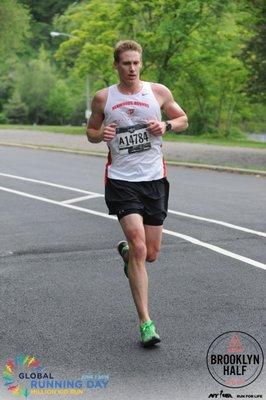 Chris Wolf running his first Marathon in Chicago 2016 and finishing in 2hr48mins