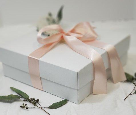 Custom and Ready-to-Ship Gift Boxes, Baskets, Bags, and more!