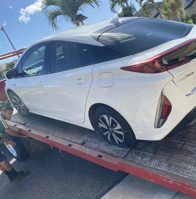 D&D prepping the Prius for the repair shop