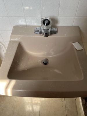 Sink that is very difficult to turn on and off