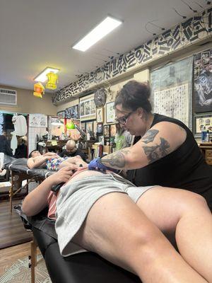 Amanda doing a belly button piercing