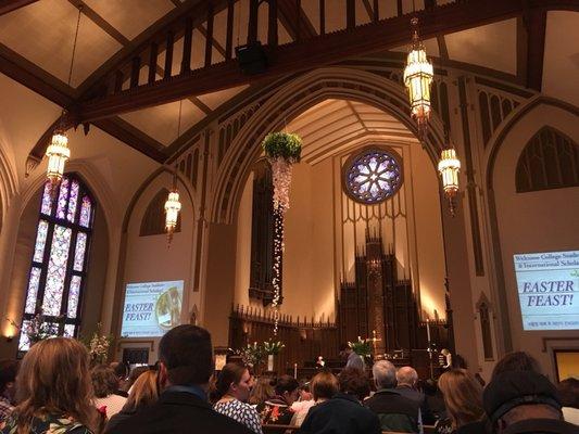 Beautiful hanging Easter arrangement.