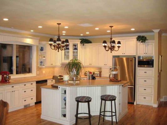 We Make Kitchens Beautifu!