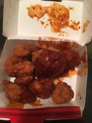 Sauce on only a few boneless wings !! THEY DIDNT COVER ALL THE WINGS