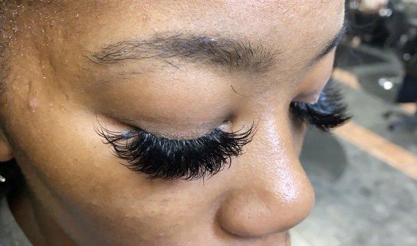 This is a volume set  Length 17mm 19mm (lashes do shorter)