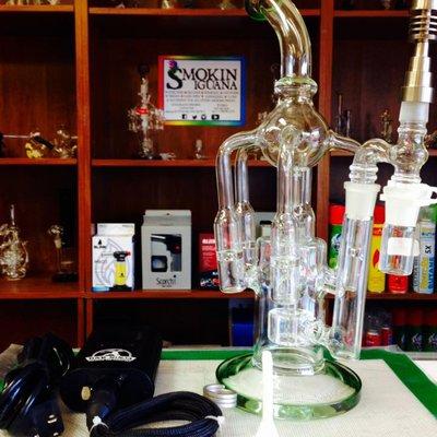 Great selection of oil rigs, water pipes, and enails