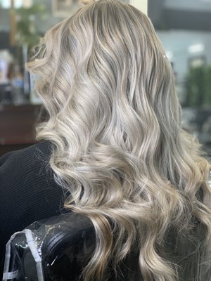 Platinum blondes #no yellow #platiumblindes balayage