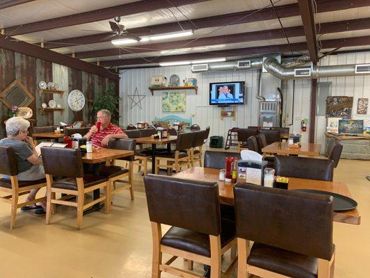 Dining room with nice country atmosphere and friendly people