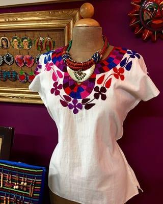 Chiapas style embroidered blouse. One of a kind - La Belleza de Lo Nuestro