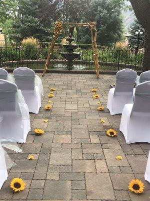 Sunflowers for a beautiful fall ceremony