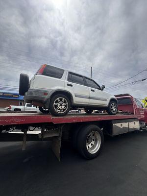 Honda CR-V getting towed