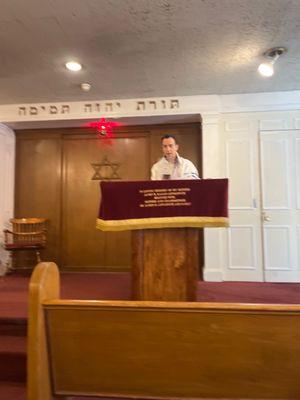 Hazzan Brian Shamash at Wednesday morning service