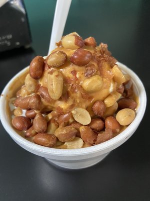 Peanut butter royal icecream peanut butter sauce with Spanish peanuts