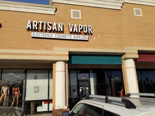 Store front of Artisan Vapor