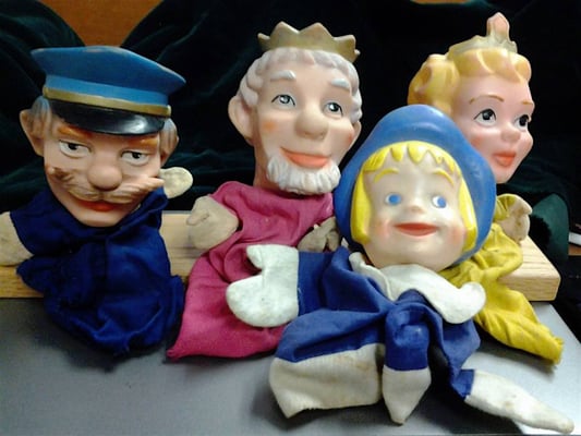 These vintage puppets from Germany reminded me of Mr.Rogers' Make Believe .