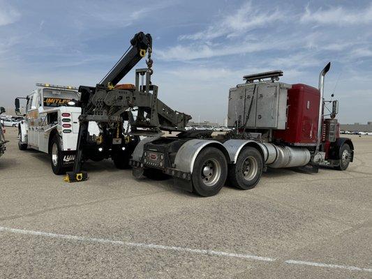 Loading a tow attachment onto the fifth wheel of a semi truck using a medium duty wrecker