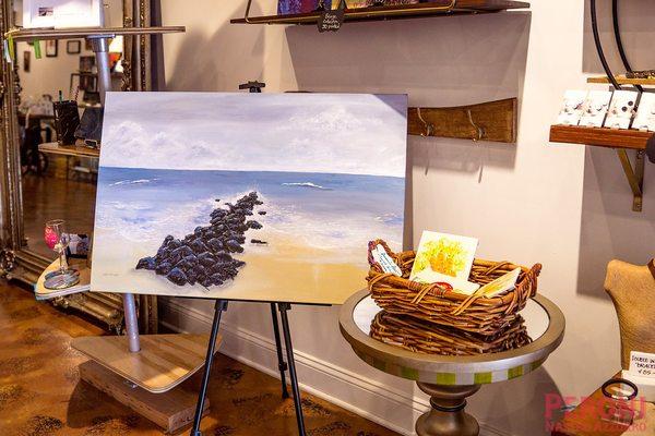 Yankee Girl Art creates her art using watercolor & acrylic paintings inspired by that love, as well as the beach and animals.