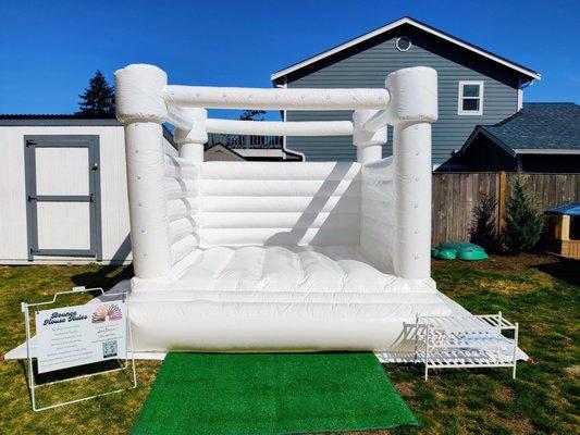 Modern White Bounce House, 10 x 10 x 10