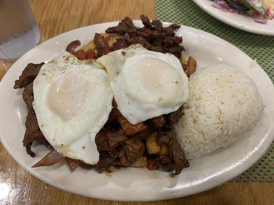 Lomo sultado (lomo Saltado with egg)