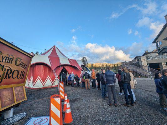 The queue before the performance