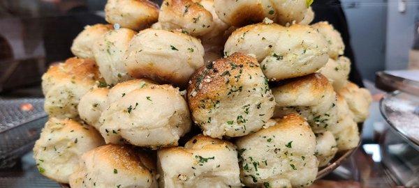 Garlic knots