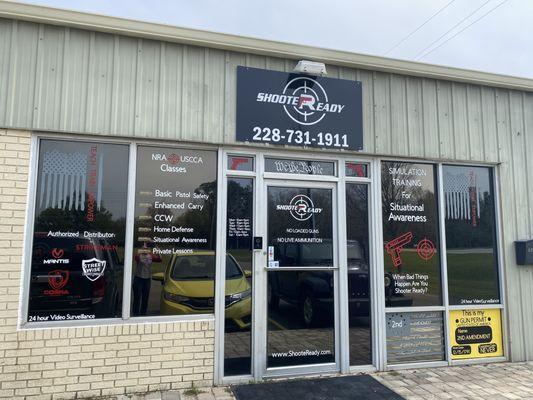 Storefront in strip mall on Klondyke Road. Recommend phoning ahead.