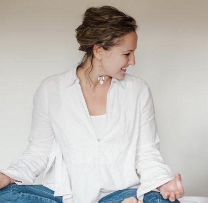 Lindsay Heller teaching meditation