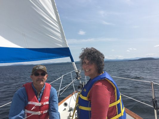 Enjoy yourself on the foredeck while the crew sails and serves refreshments! Apple pie? Fruit parfait? Chocolate chip cookies anybody?