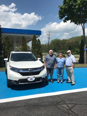 another Happy Cardinal Honda customer is about to drive off a fully loaded 2017 Honda Cr-V AWD in White Diamond Pearl!