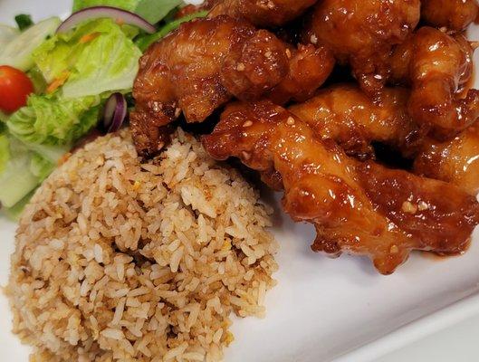 Crispy Garlic Chicken, served with salad and fried rice