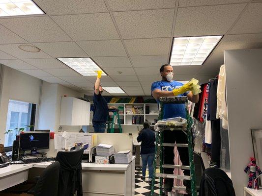 High dusting office cleaning services