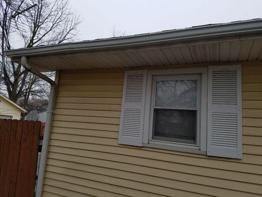 Replaced with new gutter.