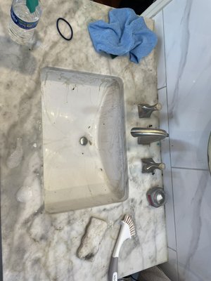 Deep cleaning of the bathroom sink